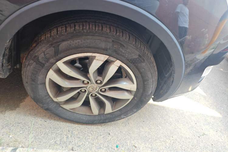 Used BAIC Senova X65 2015 2.0T Automatic Elite Model Right Front Wheel Hub