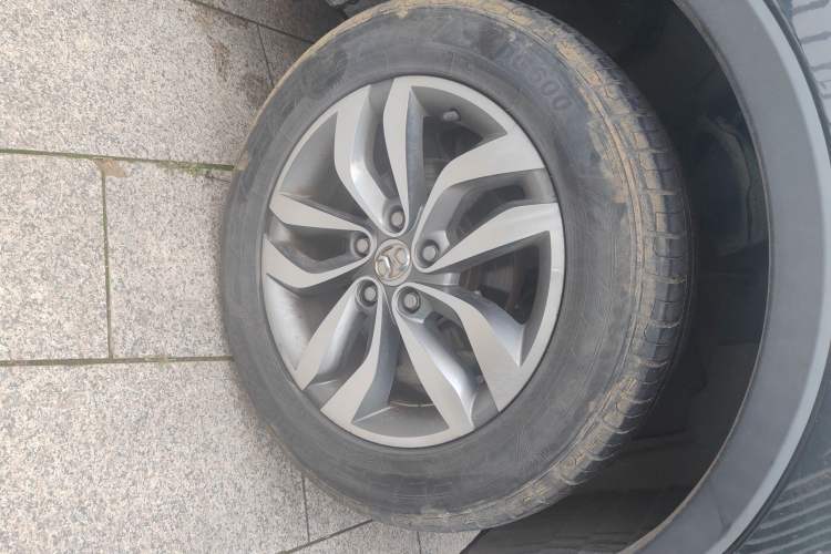 Used BAIC Senova X65 2015 2.0T Automatic Elite Model Right Front Wheel Hub