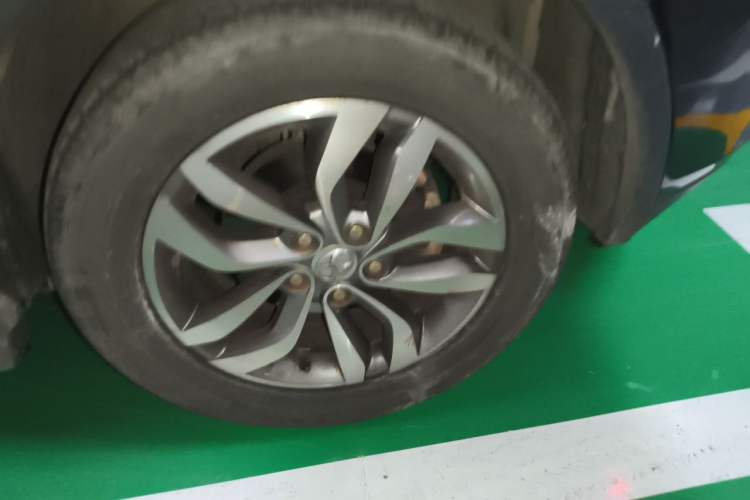 Used BAIC Senova X65 2015 2.0T Automatic Elite Model Right Front Wheel Hub