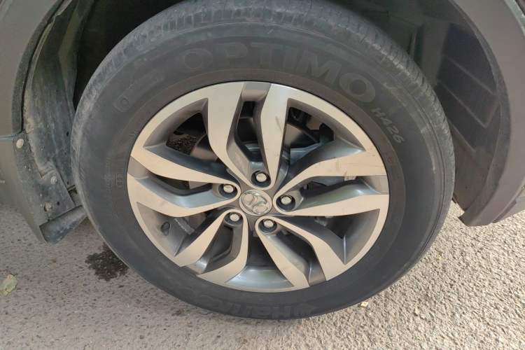 Used BAIC Senova X65 2015 2.0T Automatic Elite Model Right Front Wheel Hub