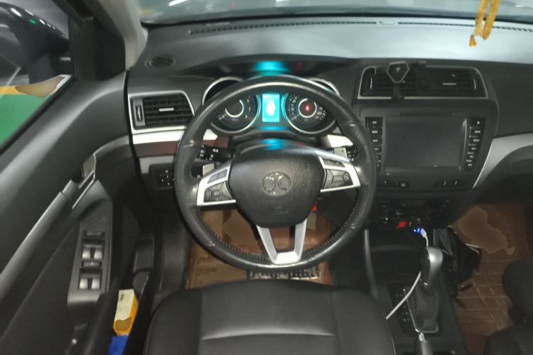 Used BAIC Senova X65 2015 2.0T Automatic Elite Model Steering Wheel