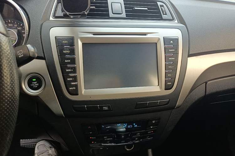 Used BAIC Senova X65 2015 2.0T Automatic Elite Model Audio And AC Panel