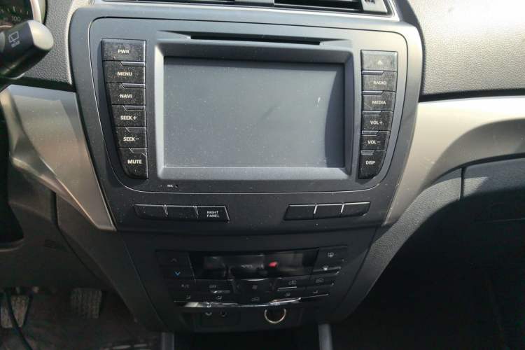 Used BAIC Senova X65 2015 2.0T Manual Elite Edition Audio And AC Panel