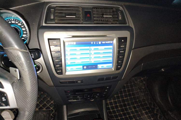 Used BAIC Senova X65 2015 2.0T Automatic Elite Model Audio And AC Panel