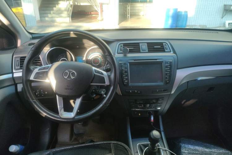 Used BAIC Senova X65 2015 2.0T Manual Elite Edition Center Console