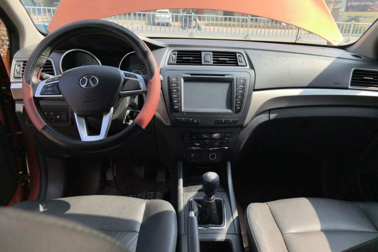 Used BAIC Senova X65 2015 2.0T Manual Elite Edition Center Console