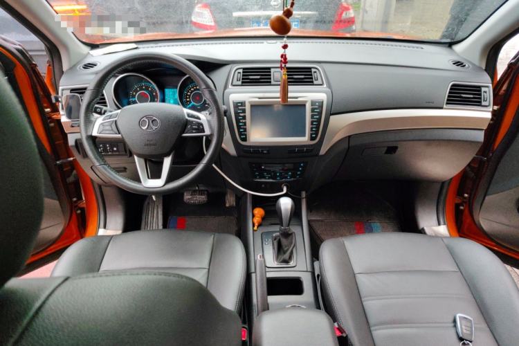 Used BAIC Senova X65 2015 2.0T Automatic Elite Model Center Console