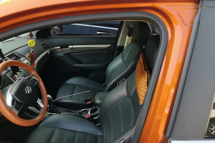 Used BAIC Senova X65 2015 2.0T Automatic Elite Model Driver Seat