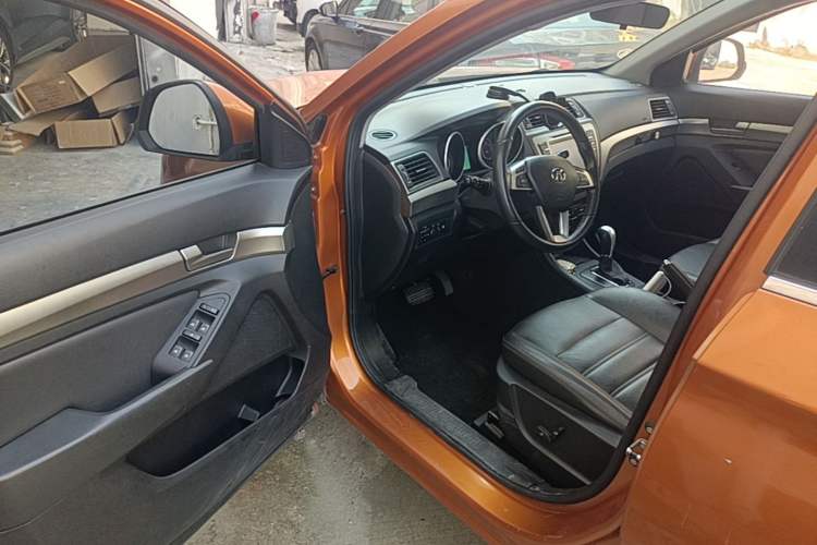Used BAIC Senova X65 2015 2.0T Automatic Elite Model Driver Seat