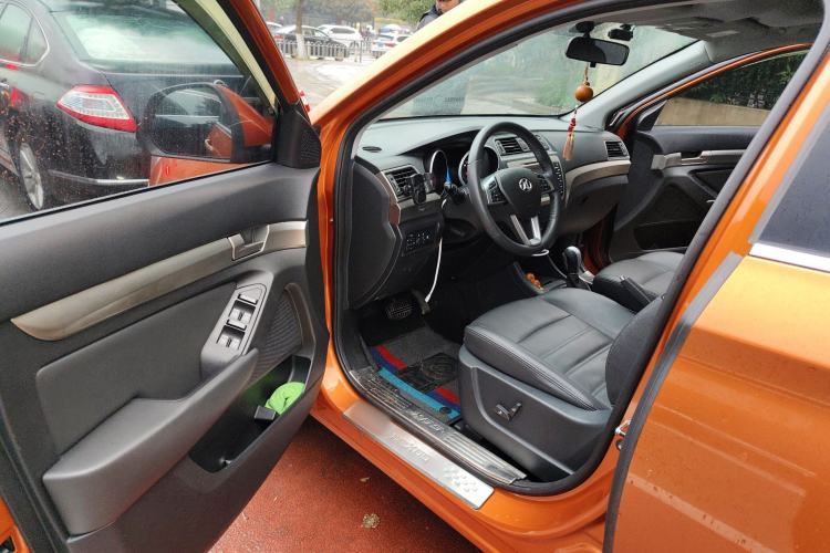 Used BAIC Senova X65 2015 2.0T Automatic Elite Model Driver Seat