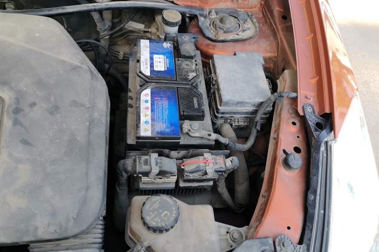 Used BAIC Senova X65 2015 2.0T Automatic Elite Model Engine Bay Left