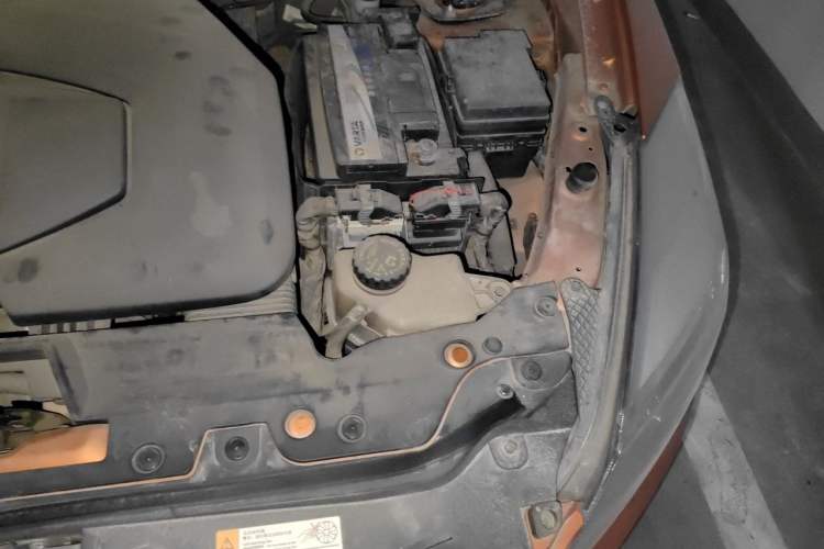 Used BAIC Senova X65 2015 2.0T Manual Elite Edition Engine Bay Left