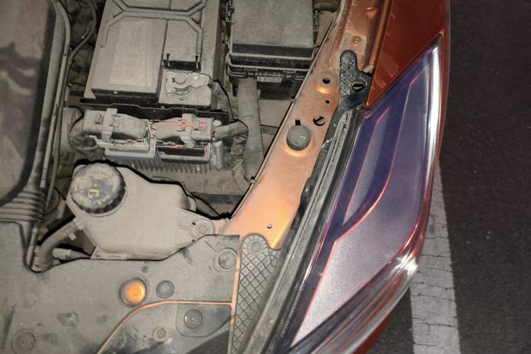 Used BAIC Senova X65 2015 2.0T Automatic Elite Model Engine Bay Left