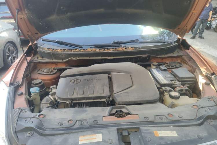 Used BAIC Senova X65 2015 2.0T Manual Elite Edition Engine Bay