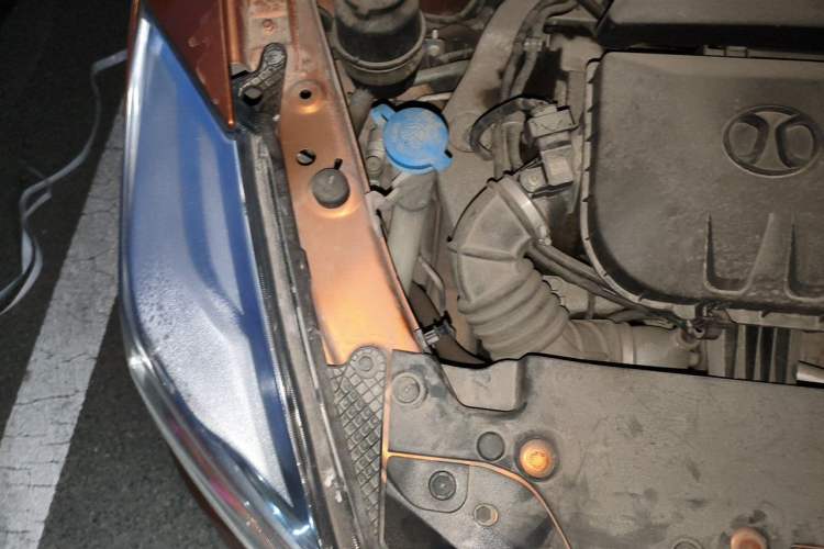 Used BAIC Senova X65 2015 2.0T Automatic Elite Model Engine Bay Right