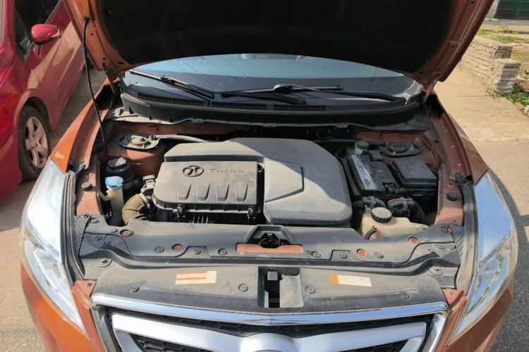 Used BAIC Senova X65 2015 2.0T Manual Elite Edition Engine Bay