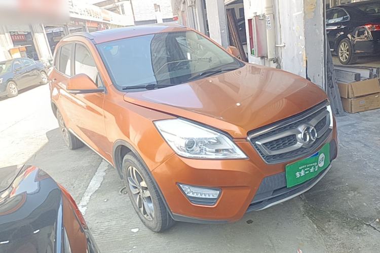 Used BAIC Senova X65 2015 2.0T Automatic Elite Model Front Right 45 Deg