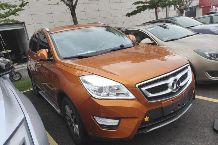 Used BAIC Senova X65 2015 2.0T Automatic Elite Model Front Right 45 Deg