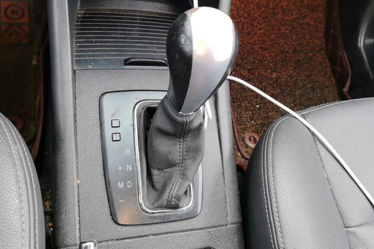 Used BAIC Senova X65 2015 2.0T Automatic Elite Model Gear Lever