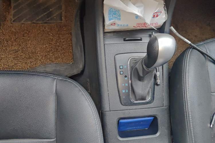 Used BAIC Senova X65 2015 2.0T Automatic Elite Model Gear Lever