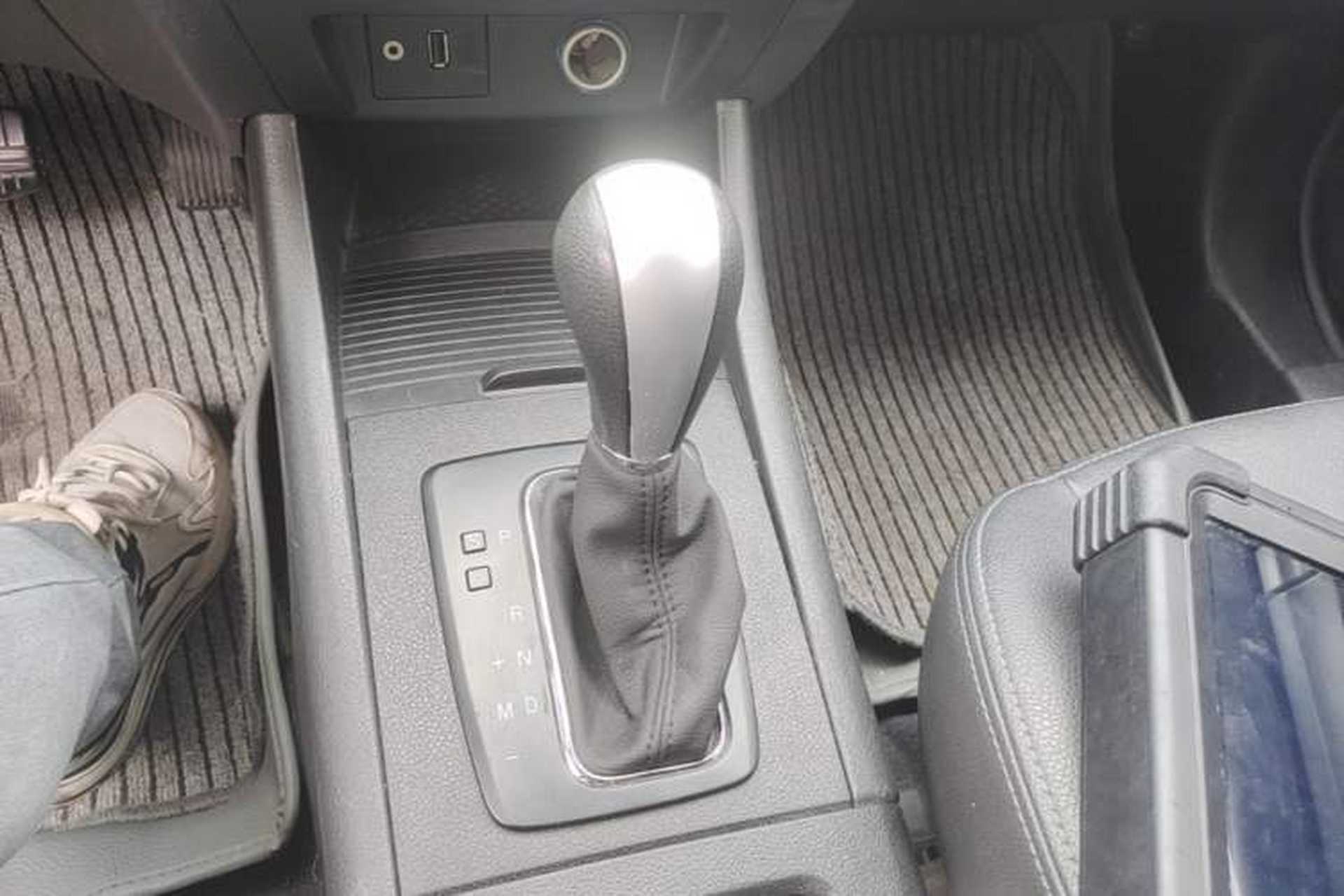 Used BAIC Senova X65 2015 2.0T Automatic Elite Model Gear Lever