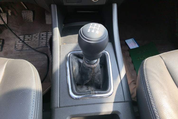 Used BAIC Senova X65 2015 2.0T Manual Elite Edition Gear Lever