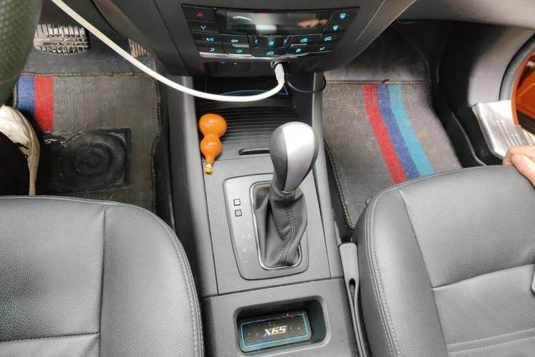 Used BAIC Senova X65 2015 2.0T Automatic Elite Model Gear Lever