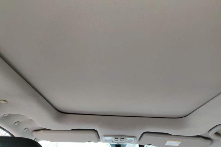 Used BAIC Senova X65 2015 2.0T Automatic Elite Model Headliner