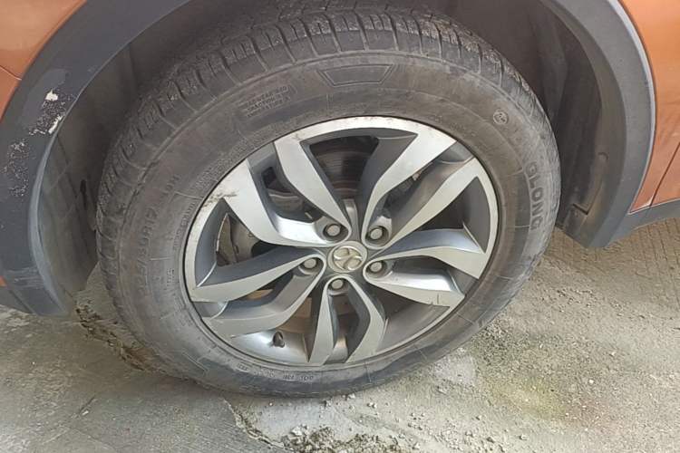 Used BAIC Senova X65 2015 2.0T Automatic Elite Model Left Front Wheel Hub