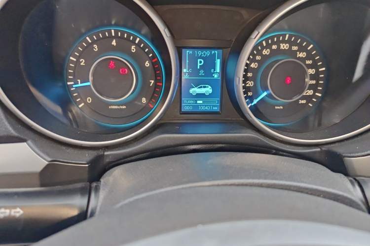 Used BAIC Senova X65 2015 2.0T Automatic Elite Model Odometer Close Up