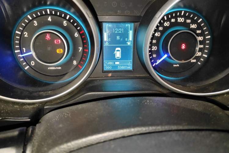 Used BAIC Senova X65 2015 2.0T Manual Elite Edition Odometer Close Up
