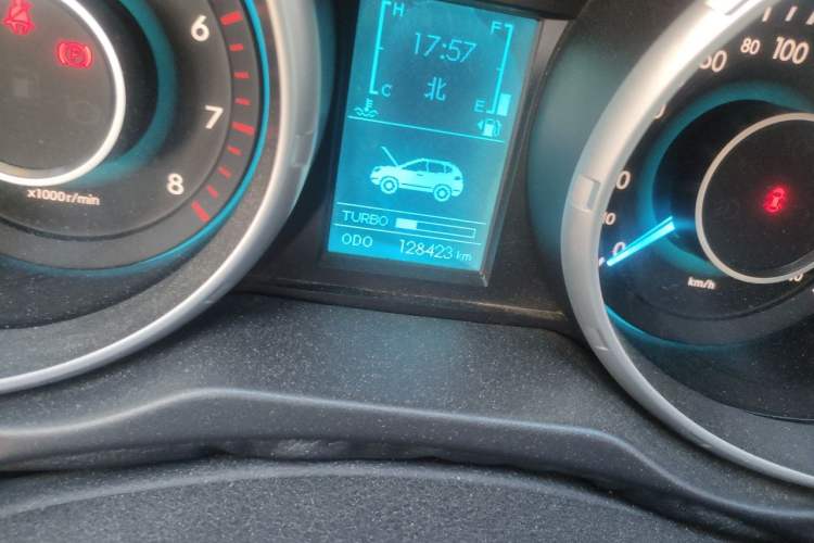 Used BAIC Senova X65 2015 2.0T Manual Elite Edition Odometer Close Up