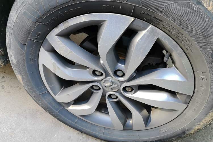 Used BAIC Senova X65 2015 2.0T Automatic Elite Model Right Front Wheel Hub