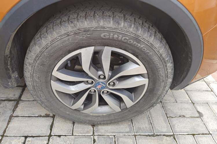 Used BAIC Senova X65 2015 2.0T Automatic Elite Model Right Front Wheel Hub