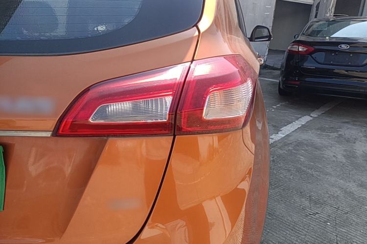 Used BAIC Senova X65 2015 2.0T Automatic Elite Model Right Rear Taillight