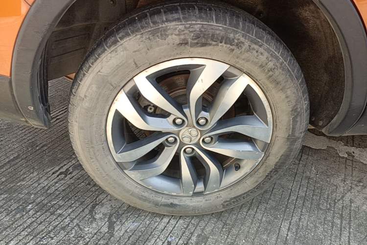 Used BAIC Senova X65 2015 2.0T Automatic Elite Model Right Rear Wheel Hub