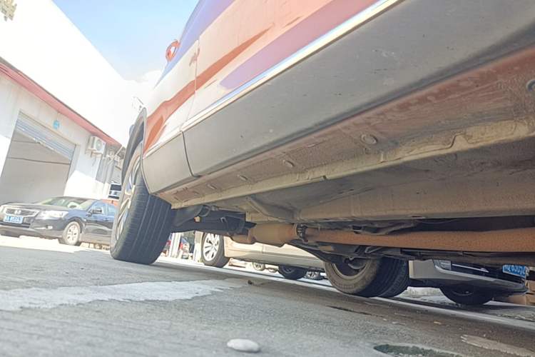 Used BAIC Senova X65 2015 2.0T Automatic Elite Model Right Side Sill