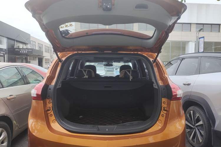Used BAIC Senova X65 2015 2.0T Automatic Elite Model Trunk