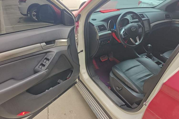 Used BAIC Senova X65 2015 2.0T Automatic Elite Model Driver Seat