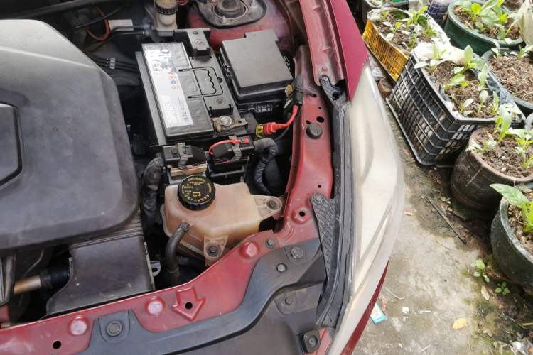 Used BAIC Senova X65 2015 2.0T Automatic Elite Model Engine Bay Left