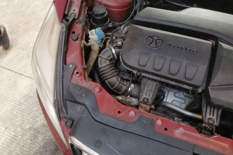 Used BAIC Senova X65 2015 2.0T Automatic Elite Model Engine Bay Right