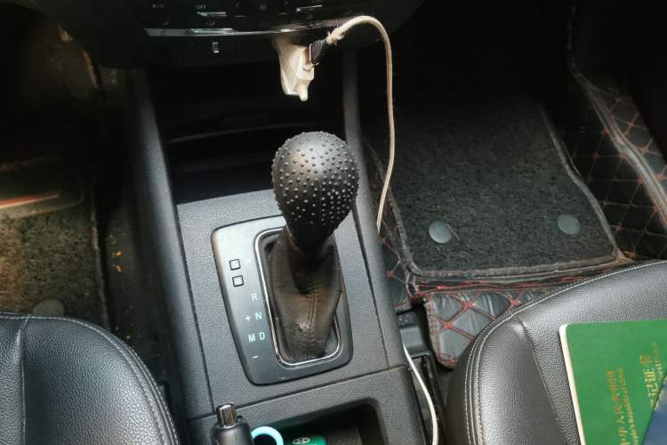 Used BAIC Senova X65 2015 2.0T Automatic Elite Model Gear Lever