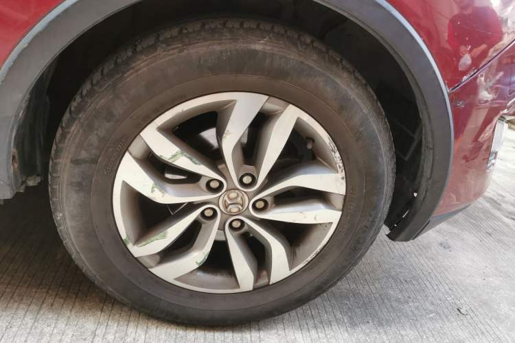Used BAIC Senova X65 2015 2.0T Automatic Elite Model Right Front Wheel Hub