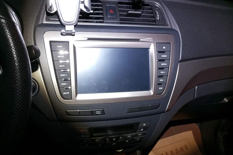 Used BAIC Senova X65 2015 2.0T Automatic Elite Model Audio And AC Panel