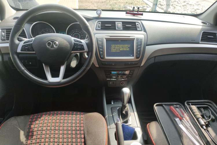 Used BAIC Senova X65 2015 2.0T Automatic Elite Model Center Console