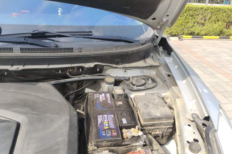 Used BAIC Senova X65 2015 2.0T Automatic Elite Model Engine Bay Left