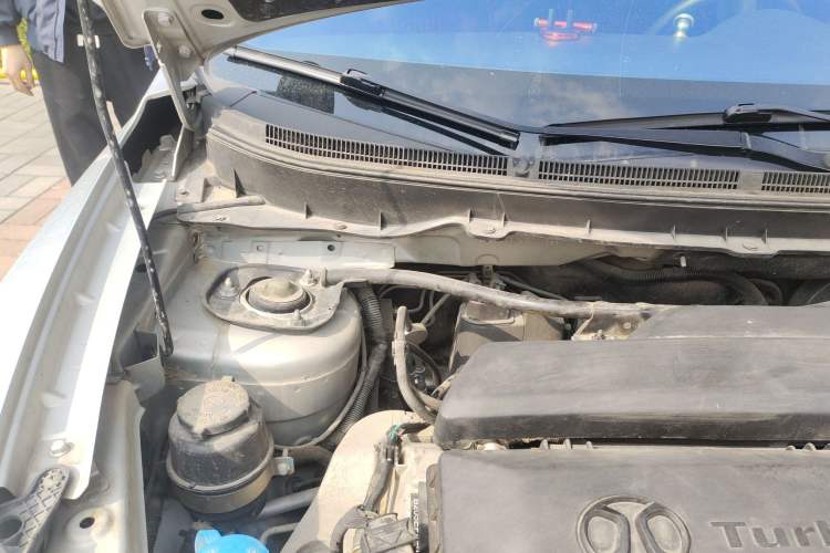 Used BAIC Senova X65 2015 2.0T Automatic Elite Model Engine Bay Right