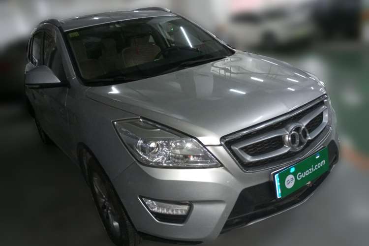 Used BAIC Senova X65 2015 2.0T Automatic Elite Model Front Right 45 Deg