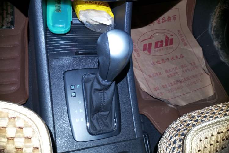 Used BAIC Senova X65 2015 2.0T Automatic Elite Model Gear Lever