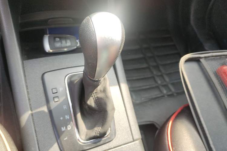 Used BAIC Senova X65 2015 2.0T Automatic Elite Model Gear Lever